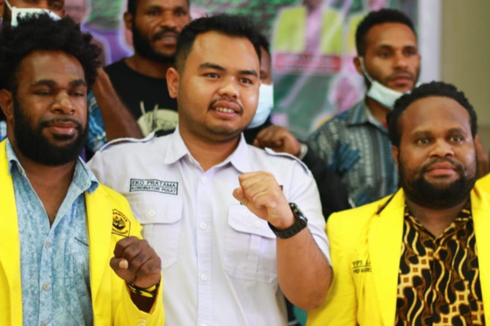 Mantan koordinator Pusat Aliansi BEM Nusantara (Koorpus BEM Nus) 2021-2022 Eko Pratama (tengah). (Foto : Dok. Ist.)