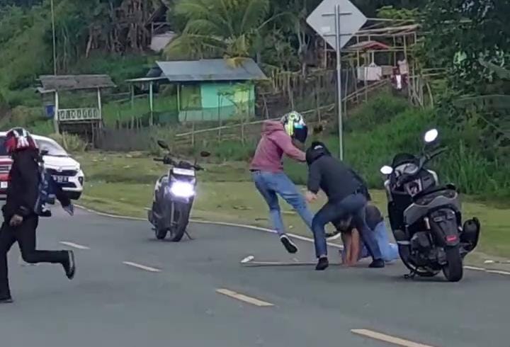 Seorang aktivis di Gorontalo dilarikan ke rumah sakit usai alami pengeroyokan./ Penagar.id 