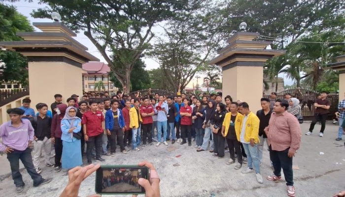 Gelar Aksi di Polda Gorontalo, Aliansi BEM Provinsi Desak Pecat Dirreskrimsus!