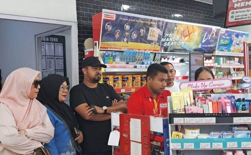 Komisi IV DPRD Provinsi Gorontalo saat menyambangi sejumlah toko modern seperti Alfamart dan Indomaret di wilayah Kabupaten Gorontalo dan Bone Bolango.(Foto : Dok. Ist.)