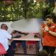 Kolase foto sejumlah pria duduk berdiskusi serius dengan seorang tokoh yang diduga sebagai penghubung pemilik tambang ilegal. Mereka diduga kuat adalah oknum aparat penegak hukum (APH)./Penagar.id