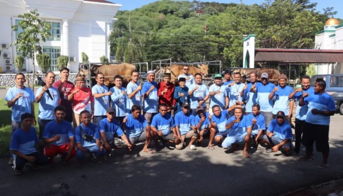 Idul Adha 1446 H : DPRD Provinsi Gorontalo Salurkan 12 Sapi Kurban 