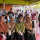 Suasana foto bersama saat Mahasiswa Profesi Ners UNG saat menggelar kegiatan edukasi pencegahan penyakit DBD yang berlangsung di Lingkungan 3, Kelurahan Dutulanaa, Kecamatan Limboto, Kabupaten Gorontalo./Penagar.id 