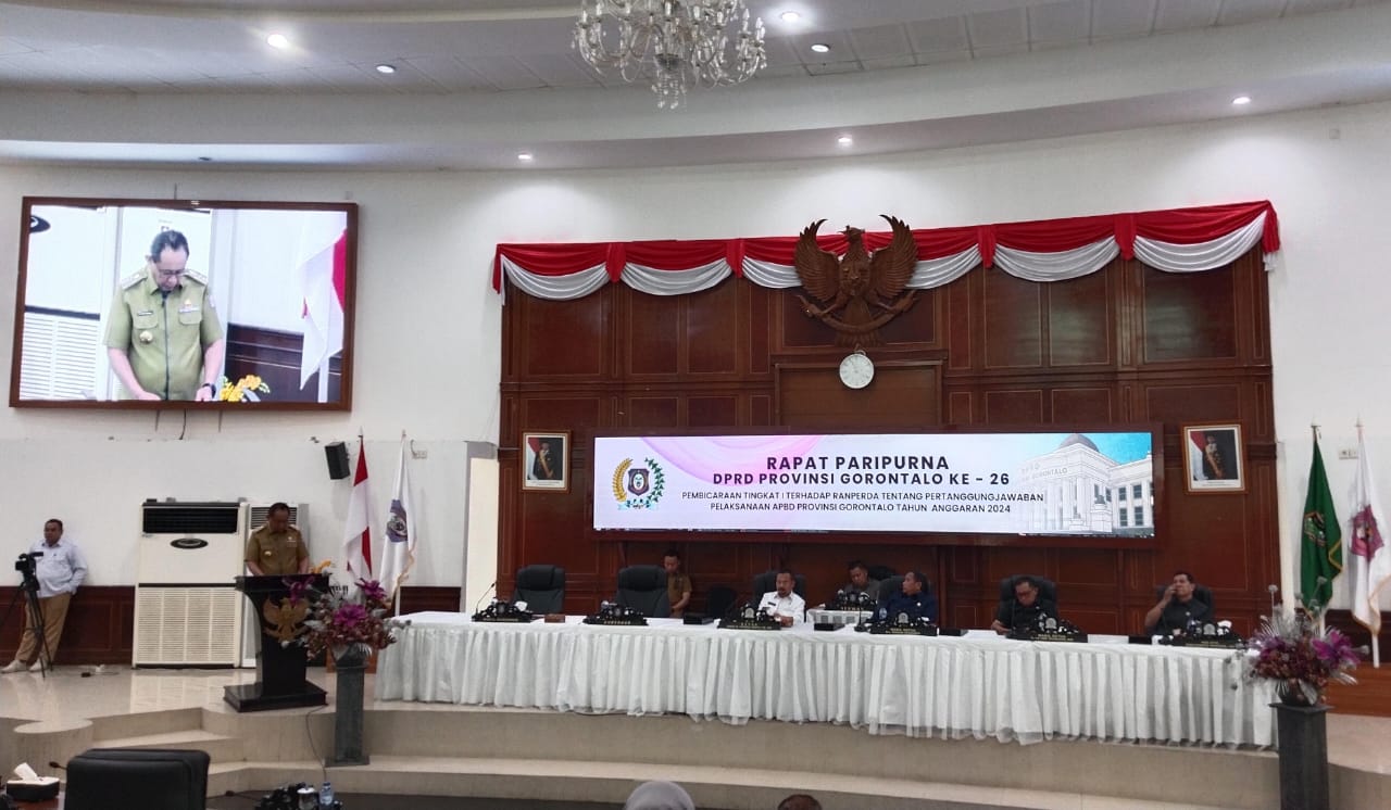 Suasana Rapat Paripurna terkait pembahasan Raperda) tentang Pertanggungjawaban Pelaksanaan APBD Tahun Anggaran 2024 pada Senin (16/6/2025). (Foto : Sucipto Mokodompis/ Penagar.id)