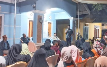 Anggota DPRD Provinsi Gorontalo, Hamzah Idrus, saat menggelar reses di Kecamatan Tapa, Kabupaten Bone Bolango, Rabu (25/6/2025). (Foto : Sucipto Mokodompis/ Penagar.id)