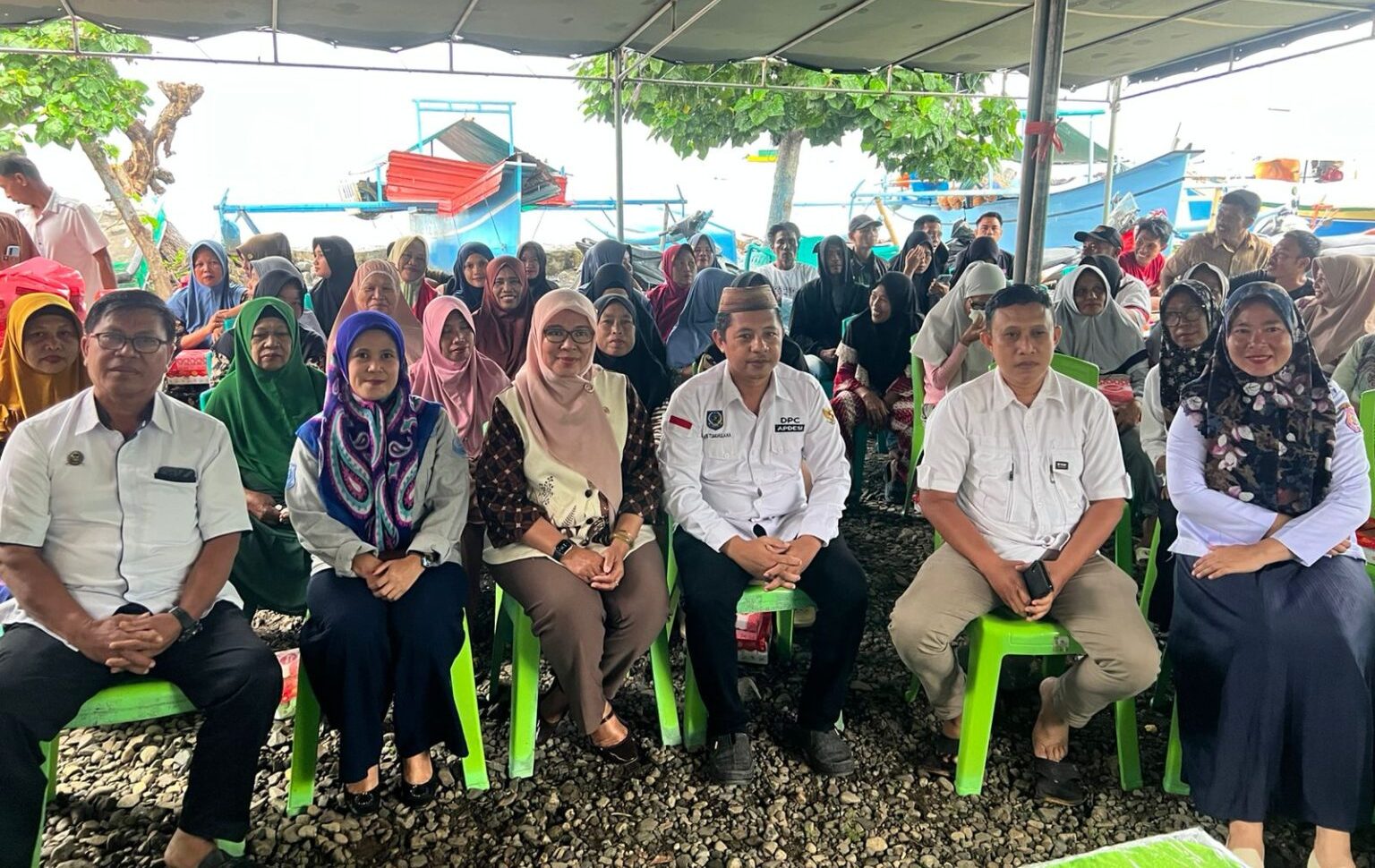 Anggota DPRD Provinsi Gorontalo dari Daerah Pemilihan (Dapil) Bone Bolango, Femmy Udoki saat menyerap aspirasi di Desa Molamahu. (Foto : Dok. Ist.)