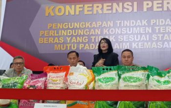 Direktur Tindak Pidana Ekonomi Khusus (Dirtipideksus) sekaligus Kepala Satgas Pangan Polri, Brigjen Pol Helfi Assegaf saat konferensi pers di Gedung Bareskrim Polri, Kamis (24/7/2025).(Foto : Kompas/Shela Octavia)