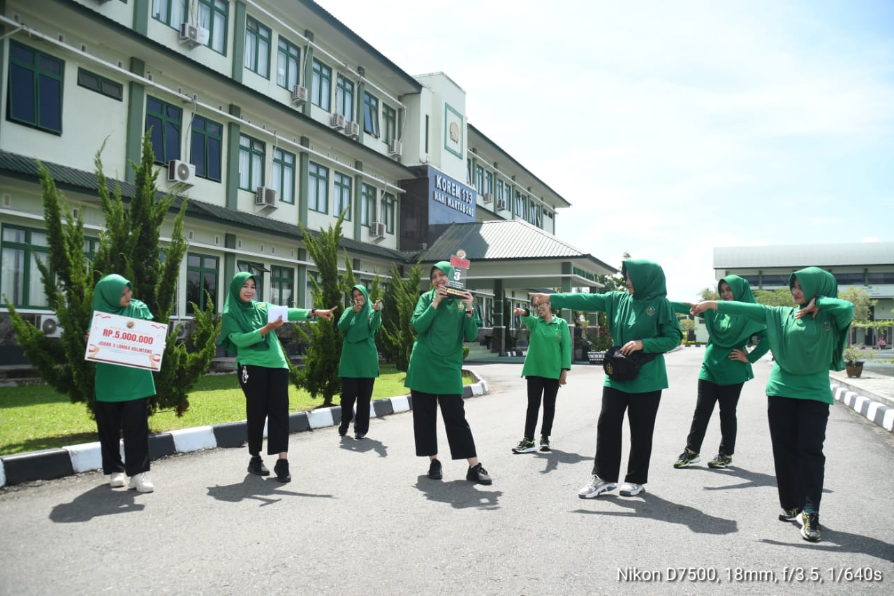 Persit KCK Koorcab Rem 133 PD XIII/Merdeka Kembali Aktif dan Ajak Ibu-Ibu Wujudkan Hidup Bugar Lewat Senam Sehat.(Foto : Dok. KOREM)