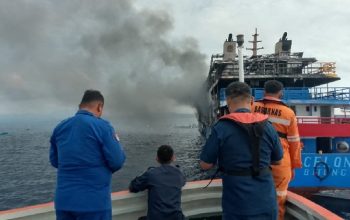 KM Barcelona V Terbakar, Ibu Hamil Tewas di Perairan Talise.(Foto : Dok. Polri)