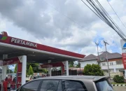 Proses antrian yang ada di SPBU Limboto. (Foto : Dok.Ist.)