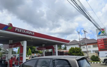 Proses antrian yang ada di SPBU Limboto. (Foto : Dok.Ist.)