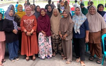 Anggota DPRD Provinsi Gorontalo, Femmy Udoki saat menggelar reses di Desa Olele.(Foto : Dok. ist)