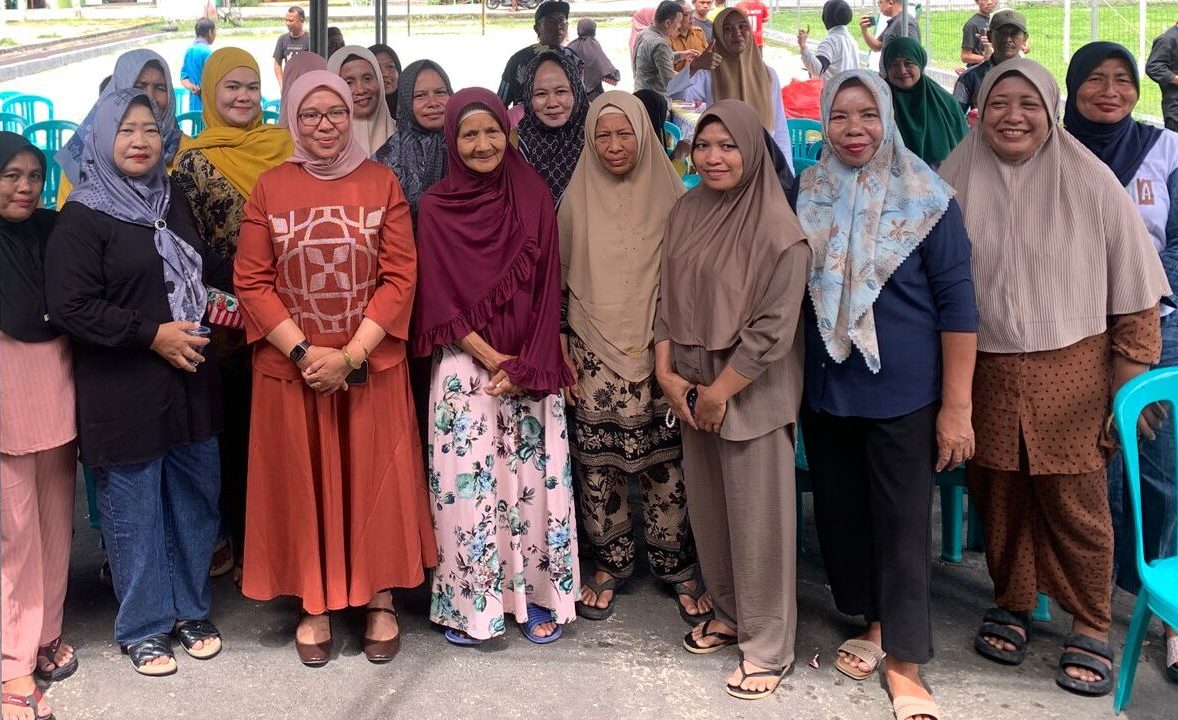 Anggota DPRD Provinsi Gorontalo, Femmy Udoki saat menggelar reses di Desa Olele.(Foto : Dok. ist)