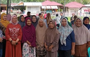 Anggota DPRD Provinsi Gorontalo, Femmy Udoki saat menggelar agenda reses di Desa Olele, Kecamatan Kabila Bone, Kabupaten Bone Bolango, Senin (30/6/2025).(Foto : Ist.)