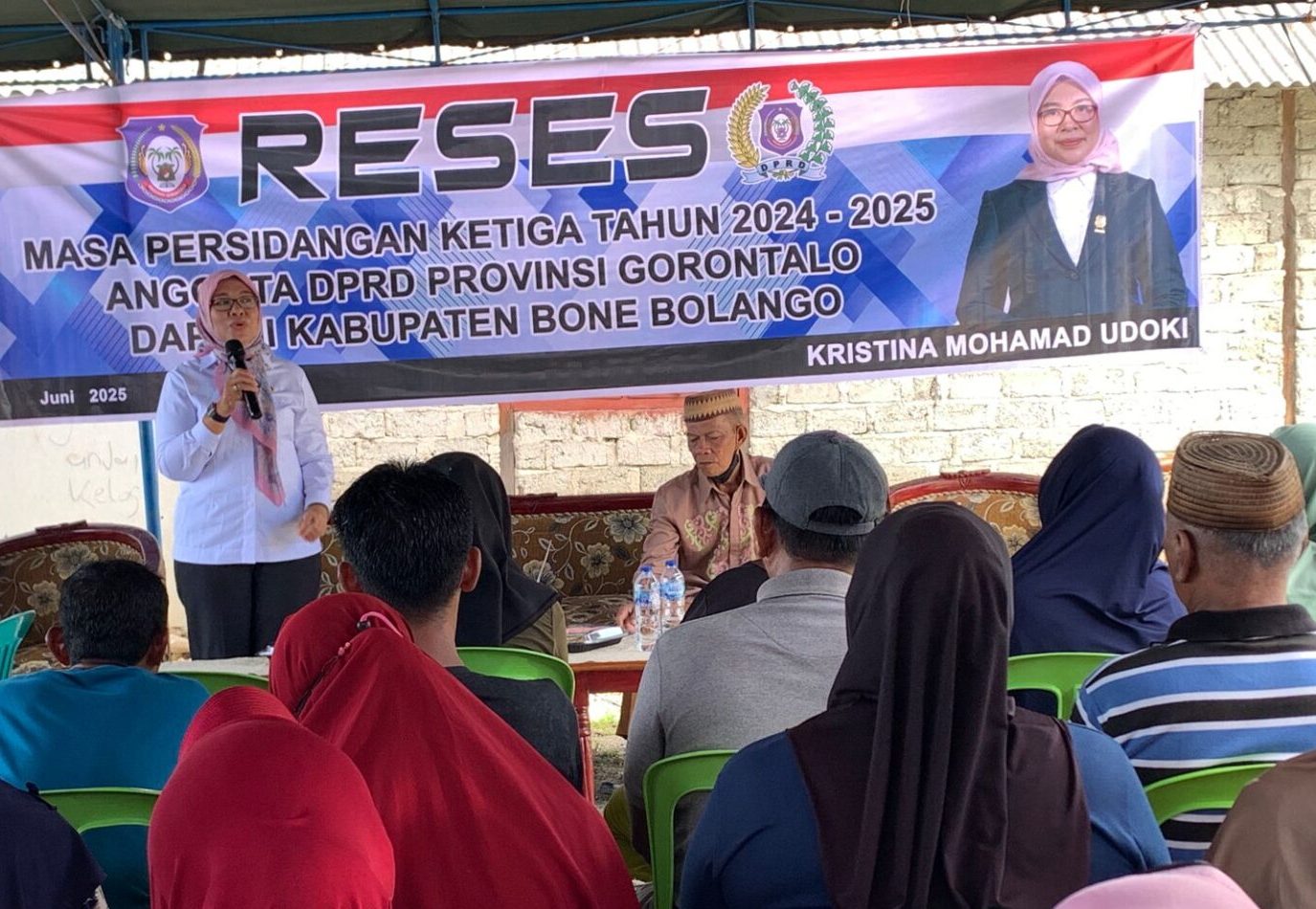 Femmy Udokii saat melaksanakan reses di Desa Botubarani, Kecamatan Kabila Bone, Kabupaten Bone Bolango, Selasa (1/7/2025). (Foto : Dok. Ist.)