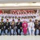 Suasana foto bersama usai prosesi pengukuhan Pasukan Pengibar Bendera Pusaka (Paskibraka) tingkat provinsi tahun 2025 di Aula Rumah Jabatan Gubernur Gorontalo pada Jumat (15/8/2025). (Foto : Dok. Humas Deprov)