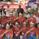 Suasana foto bersama Bupati dan Wakil Bupati Bone bolango bersama komunitas pemuda di lapangan Tunggulo Selatan, Senin, (18/8). (Foto : Dok. Ist)