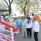 Nurjana Yusuf saat meninjau langsung kegiatan kerja bakti di halaman kantor salah satu Organisasi Perangkat Daerah (OPD) pada Jumat (1/8/2025) pagi. (Foto : Dok. HUMAS)