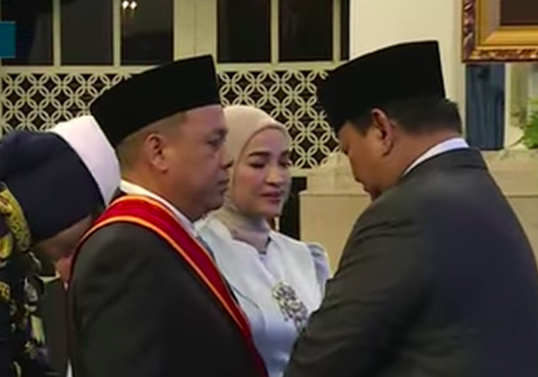 Presiden Prabowo Subianto berikan gelar Bintang Mahaputra Utama kepada Haji Isam di Istana Negara, Senin (25/8/2025).(Foto : Dok. Ist)
