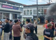 Anggota TNI dari Kodim 0707/Wonosobo tewas dibacok seorang warga di sebuah Cafe di Desa Jolontoro, Kecamatan Sapuran, Kabupaten Wonosobo, Jawa Tengah. (Foto : KOMPAS/BAYUAPRILIANO)