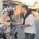 Mawar Putih Jadi Simbol Perdamaian di Aksi Damai Peringatan Peristiwa 30 September yang digelar oleh AMPKPRG di Perempatan Ex Aisyah Mart, Selasa (30/9/2025).(Foto : Dok. AMPKPRG)