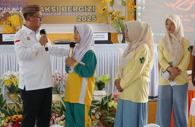 Thariq Modanggu saat menghadiri kegiatan launching pemeriksaan kesehatan gratis di SMP Negeri 1 Kwandang. (Foto : Dok. Kominfo)