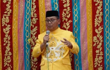 Bupati Gorontalo Utara, Thariq Modanggusaat hadir dalam peringatan Maulid Nabi  di Masjid Agung Baiturrahim, Desa Moluo, Kecamatan Kwandang, Kamis, (04/09/2025). (Foto : Dok. Kominfo)