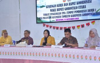 Nurjanah Hasan Yusuf Lakukan Kunjungan TPA di Desa Molantadu. Kunjungan Kerja ini juga sekaligus Rapat Koordinasi Pengelolaan TPA.(Foto : Dok. Kominfo Gorut)