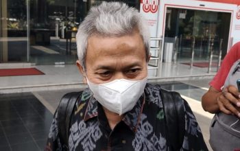 Eks Sekjen Kemenag, Nizar Ali usai diperiksa KPK, Jumat (12/9/2025). (Foto : tirto.id/Auliya Umayna)