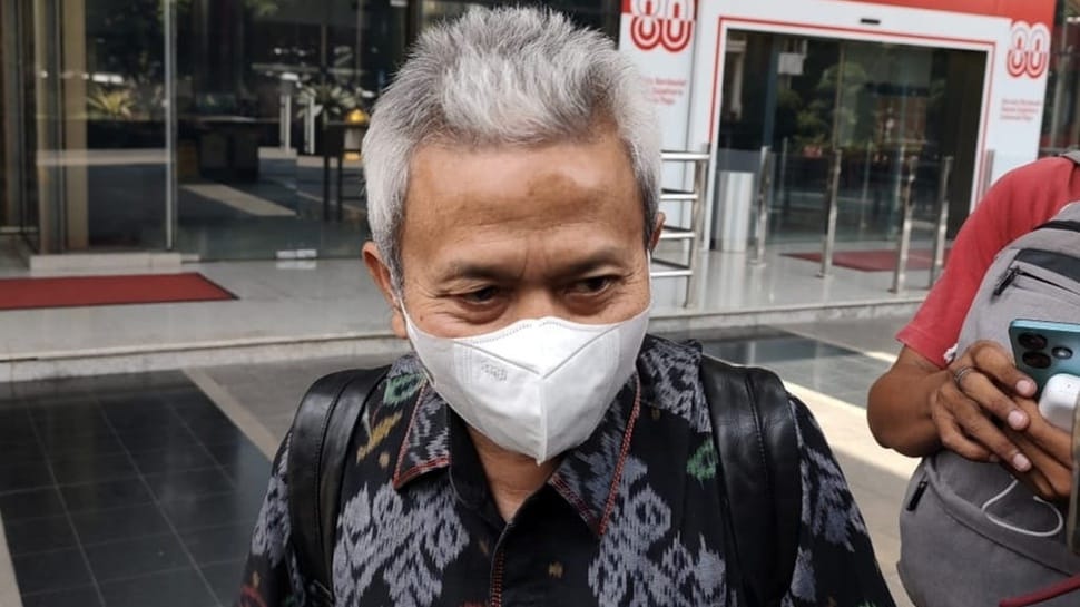 Eks Sekjen Kemenag, Nizar Ali usai diperiksa KPK, Jumat (12/9/2025). (Foto : tirto.id/Auliya Umayna)