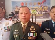 Kasrem 133/NW Kolonel Inf Parsaoran Sirait saat diwawancarai awak media usai upacara peringatan HUT ke-80 TNI di Lapangan Mayonif 713/NW, Desa Tinelo, Kecamatan Telaga Biru, Kabupaten Gorontalo, Minggu (5/10/2025)./Penagar.id