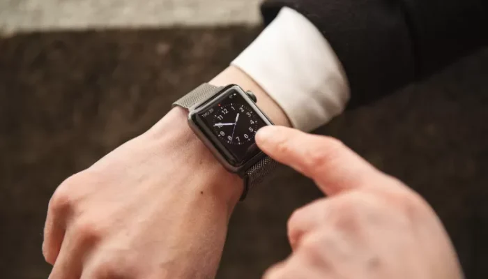 Sering Lihat Orang Pakai Jam di Tangan Kanan? Ternyata Ini Alasannya