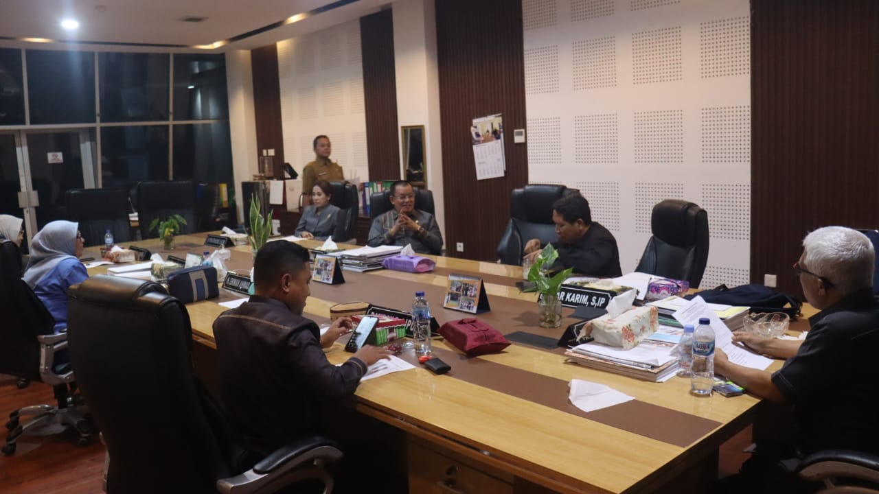 Suasan rapat kerja Komisi I DPRD Provinsi Gorontalo yang digelar di ruang rapat komisi, Senin (6/10/2025). (Humas : DPRD)