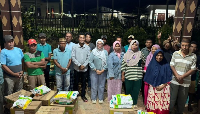 Femmy Udoki Salurkan Bibit Jagung untuk Petani Bone Bolango