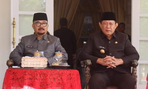 Ketua DPRD Provinsi Gorontalo Thomas Mopili Bersama Gubernur saat menghadiri Upacara Peringatan Hari Kesaktian Pancasila Tahun 2025.(Foto : Dok. Ist.)
