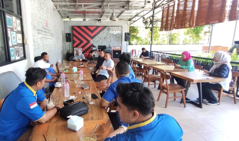 Suasana pertemuan Komisi IV bersama pimpinan harian DPD KNPI Provinsi Gorontalo dan Kabupaten Gorontalo, Minggu (2/11/2025). (Foto : Dok. HUMAS DPRD)