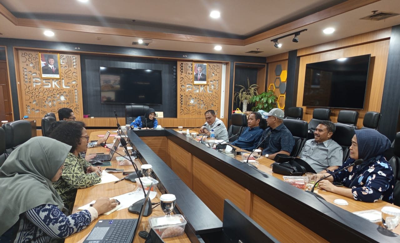 Kunjungan Komisi II DPRD Provinsi Gorontalo saat berkunjug ke KLHK pada Jumat (14/11/25). (Foto : Dok. HUMAS DPRD)