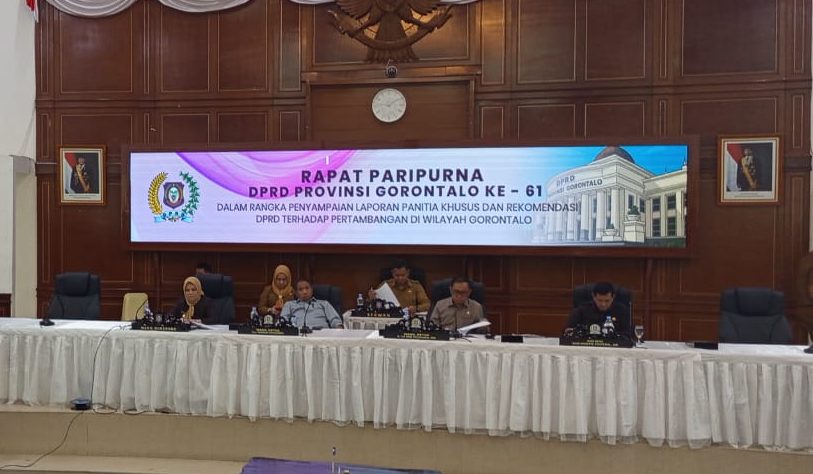 Suasana Rapat Paripurna dalam rangka Penyampaian Laporan Pansus Pertambangan dan rekomendasi DPRD terhadap tata kelola pertambangan di wilayah Gorontalo, Senin (8/11/2025). (Foto : HUMAS DPRD)