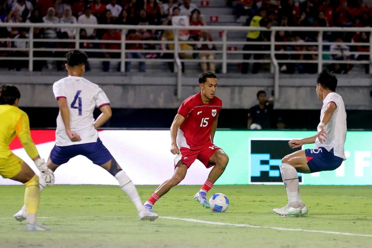 Miliano Jonathans saat laga FIFA Matchday melawan Taiwan di Stadion Gelora Bung Tomo Surabaya, Jawa Timur, Jumat (5/9/2025).(Foto : Kompas/Suci Rahayu)