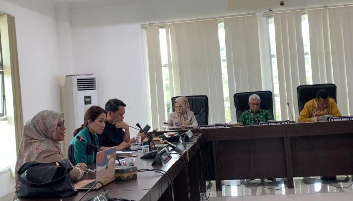 Femmy Udoki Pertanyakan Komitmen Pemprov terhadap KIP dan KPID