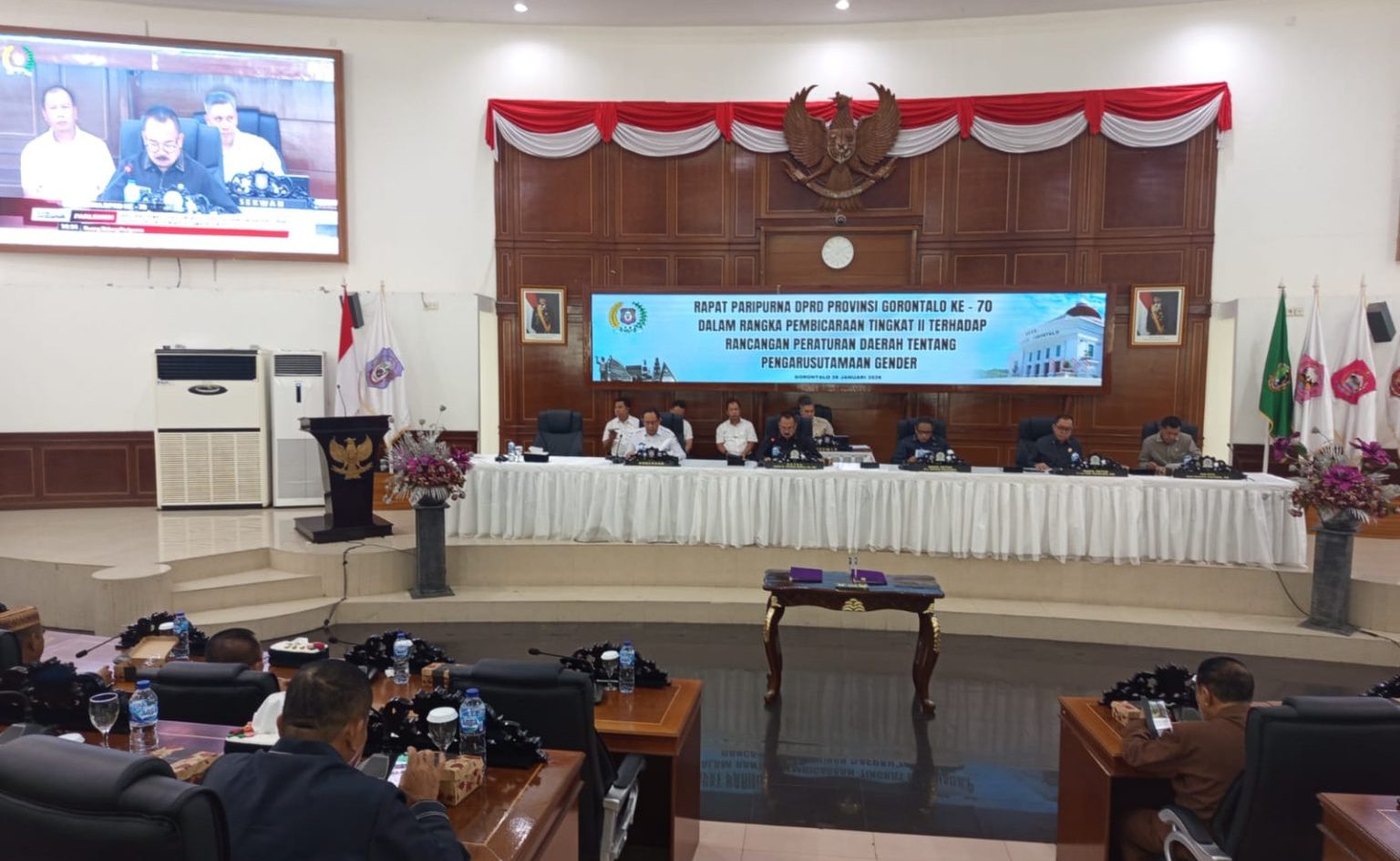 DPRD Provinsi Gorontalo Tetapkan Ranperda Pengarusutamaan Gender dalam Rapat Paripurna.(Foto : Dok. HUMAS DPRD)