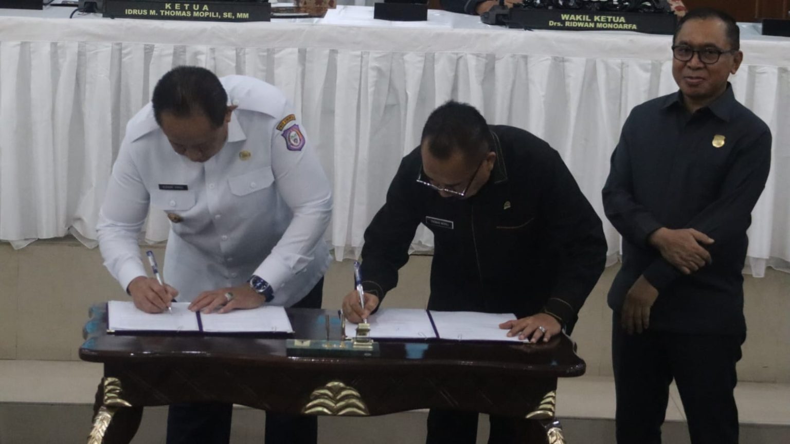 DPRD dan Pemprov Gorontalo Tandatangani Persetujuan Ranperda Pengarusutamaan Gender.(Foto : Dok. HUMAS DPRD) 