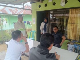 Komisi IV DPRD Provinsi Gorontalo saat melakukan  peninjauan langsung penerima bantuan UEP di Desa Bualemo, Kecamatan Kwandang, Kabupaten Gorontalo Utara, Kamis (19/2/2026). (Foto : Dok. Ist.)
