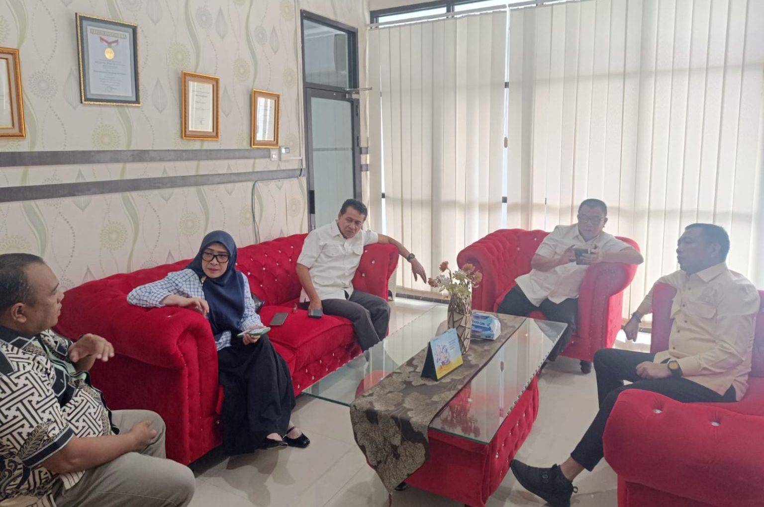 Pimpinan dan anggota Komisi IV DPRD Provinsi Gorontalo melakukan inspeksi langsung ke Dinas Kesehatan Kabupaten Gorontalo pada Jumat (20/2/2026).(Foto : Dok. HUMAS DPRD)