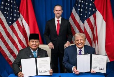 Presiden Prabowo Subianto dan Presiden AS Donald Trump resmi menandatangani tarif perdagangan resiprokal kedua negara, Kamis (19/2/2026). (Foto: Dok. Medsos Sekretariat Kabinet RI)