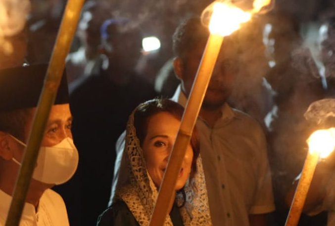 Anggota DPRD Provinsi Gorontalo, Yeyen Saptiani Sidiki saat menghadiri kegiatan Festival Tumbilotohe Hulondalo Mulolo Tahun 2026 / 1447 Hijriah yang digelar pada Senin (16/3/2026). (Foto : Humas DPRD/Ivhan)