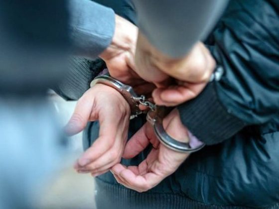 Ilustrasi ditangkap polisi. (Foto: iStock)