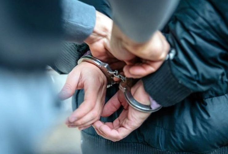 Ilustrasi ditangkap polisi. (Foto: iStock)