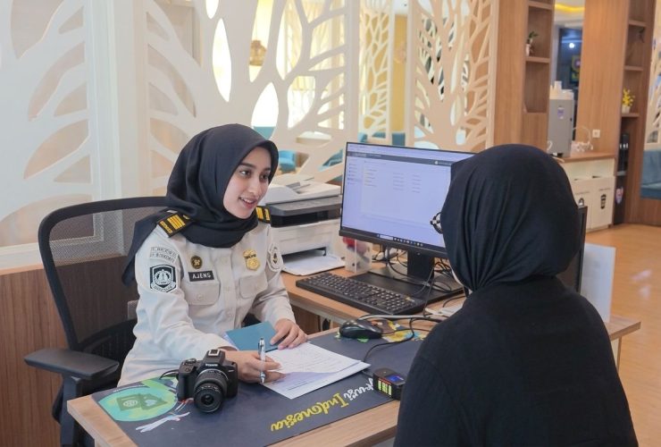 Pelayanan di Kantor Imigrasi tetap berjalan optimal meski sebagian ASN bekerja dari rumah.(Foto : Dok. Imigrasi)