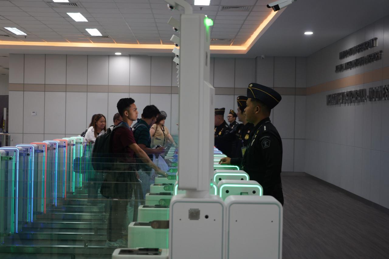 Pelayanan di Kantor Imigrasi tetap maksimal walaupun sebagian aparatur menjalankan WFH.(Foto : Dok. Imigrasi)